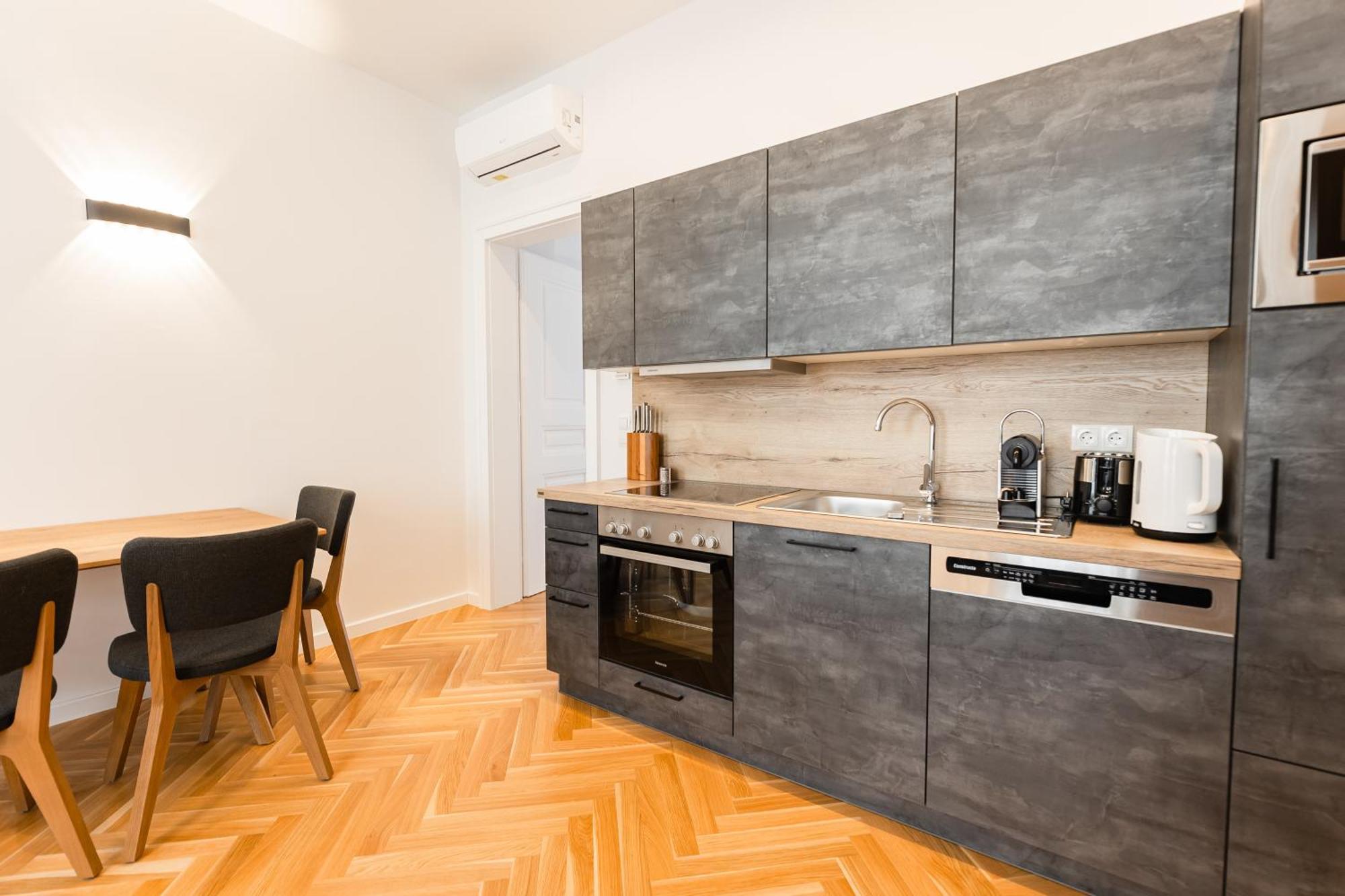 Nadland B61 * Wien